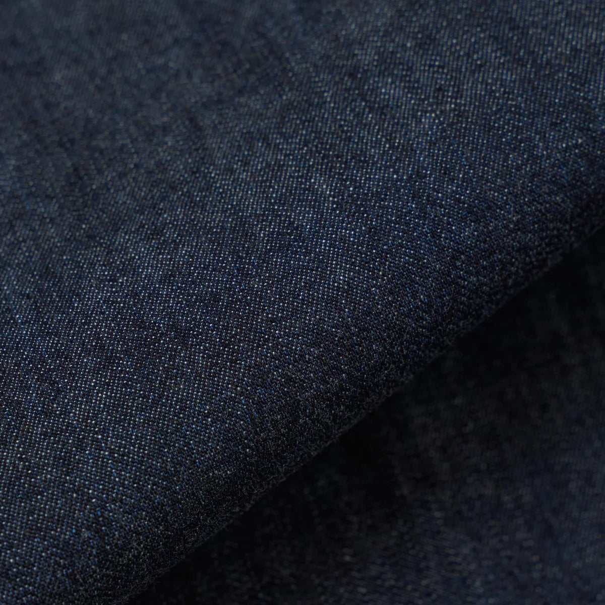 universal-works-kaihara-lt-wt-denim-labour-jacket-indigo-kaihara-denim-detail
