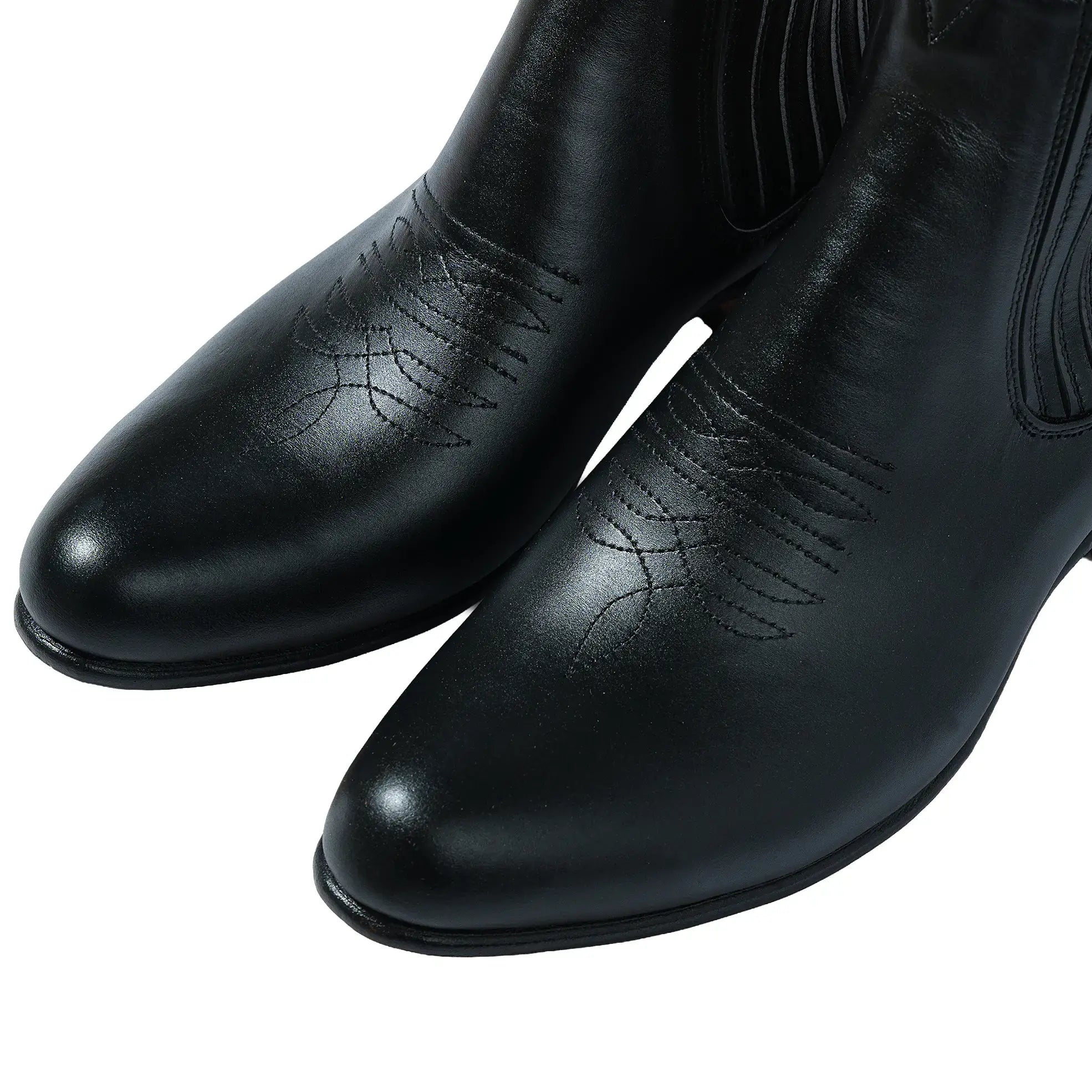 Close-up leather detail of the Chamula Botin Charro Leather Black highlighting natural grain texture and polished finish for Clothier & Sons.