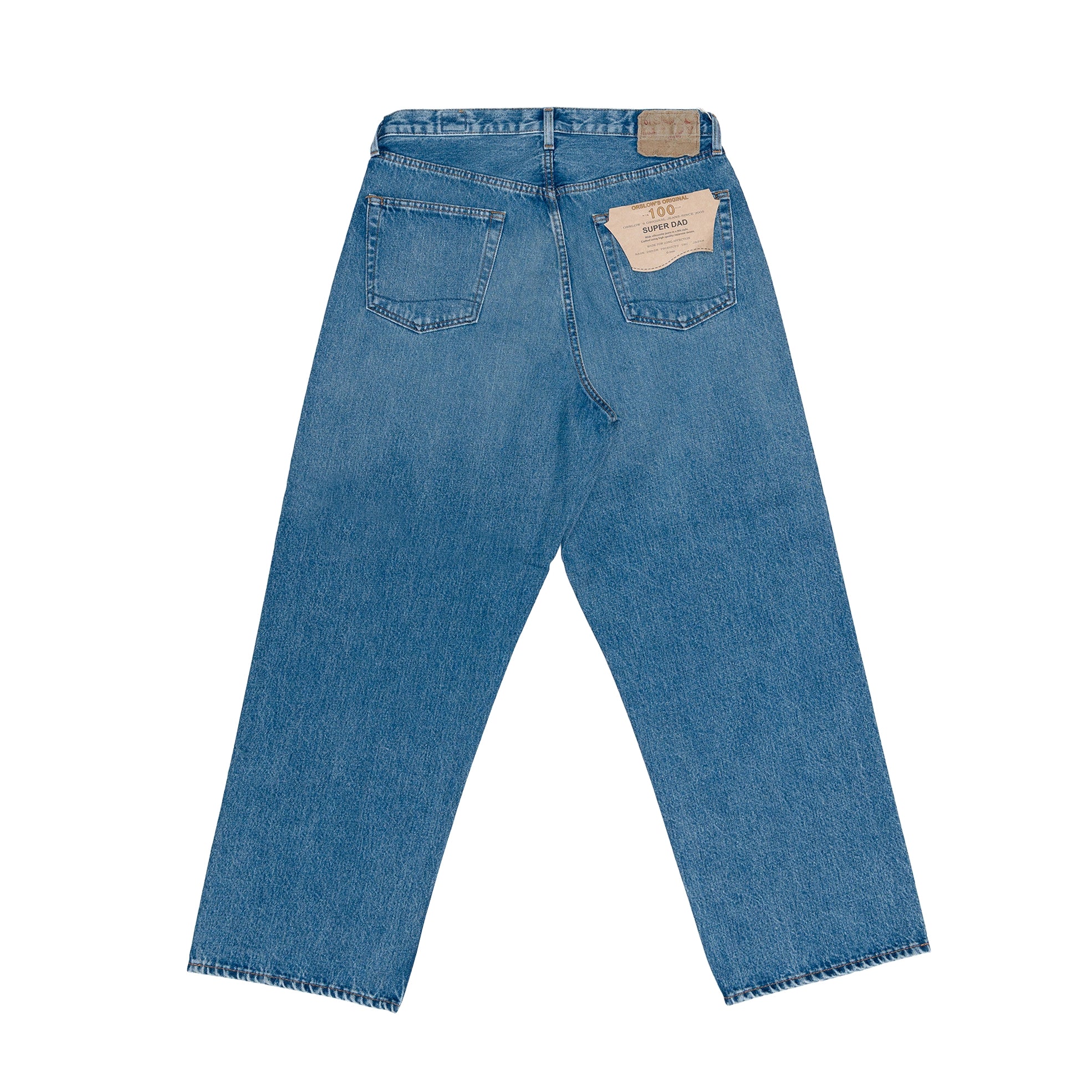 กางเกงยีนส์ orSlow 100 Super Dad’s Fit Denim Used โชว์ป้ายหนังโลโก้ orSlow ที่เอวและกระเป๋าหลังคู่ตัดเย็บประณีต ดีไซน์เรียบเท่ในแบบญี่ปุ่น