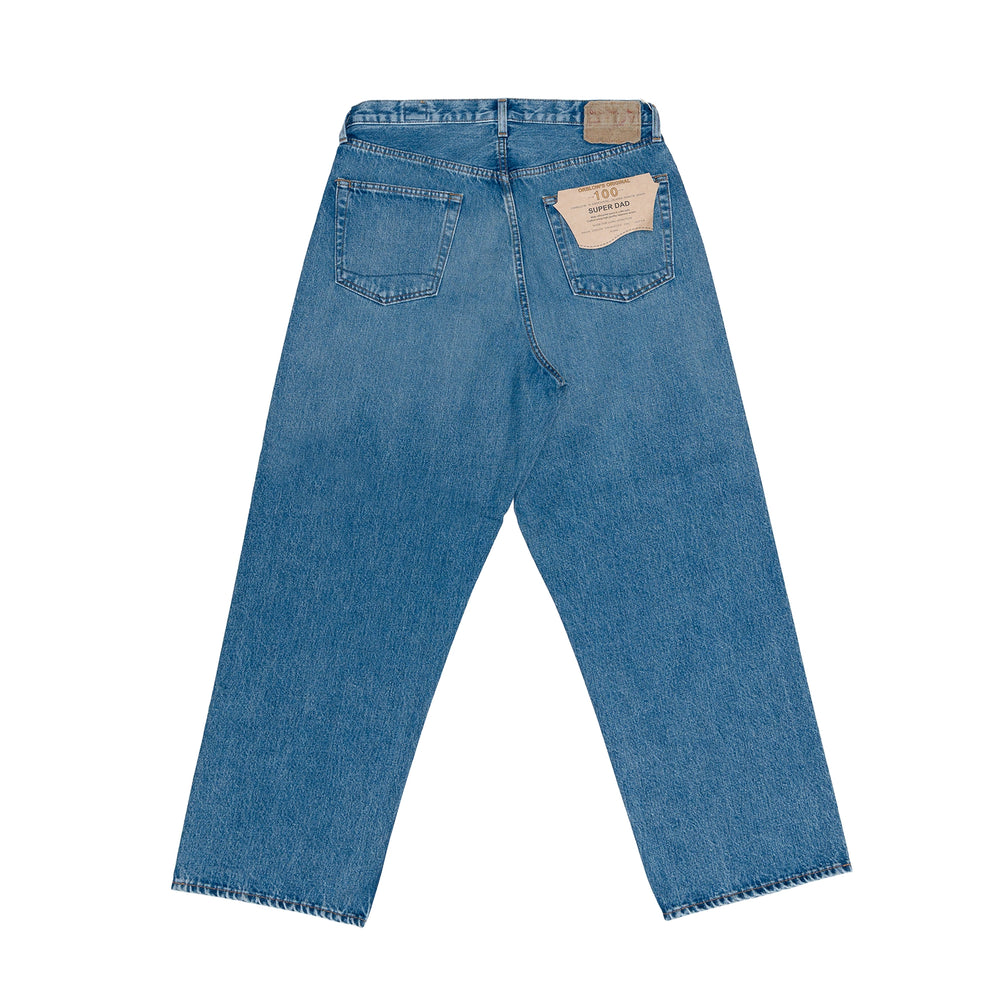 กางเกงยีนส์ orSlow 100 Super Dad’s Fit Denim Used โชว์ป้ายหนังโลโก้ orSlow ที่เอวและกระเป๋าหลังคู่ตัดเย็บประณีต ดีไซน์เรียบเท่ในแบบญี่ปุ่น