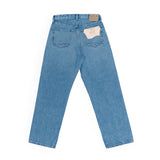 กางเกงยีนส์ orSlow 101 Dad’s Fit Denim Used โชว์กระเป๋าหลังแบบวินเทจและป้ายหนังโลโก้ orSlow ที่เอว ดีไซน์เรียบเท่สะท้อนความเป็นญี่ปุ่นอย่างแท้จริง