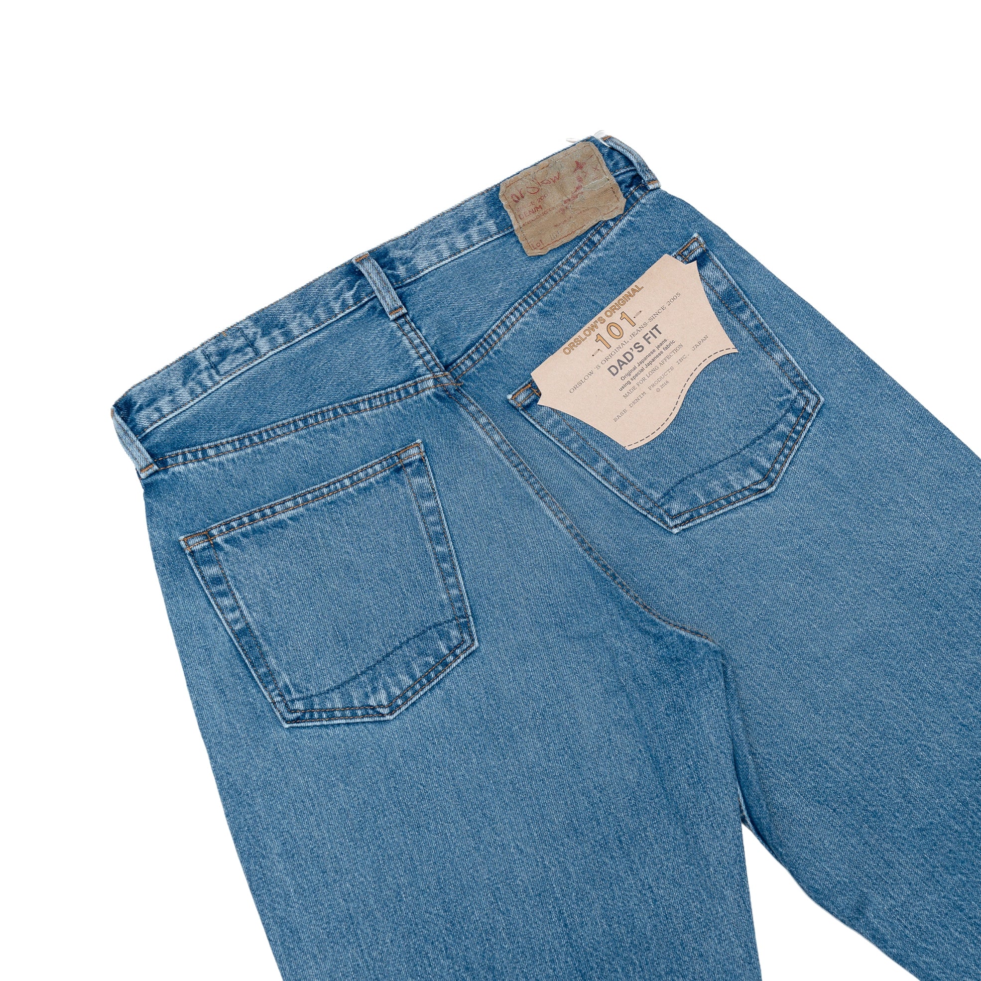 ภาพโคลสอัพรายละเอียดกระดุมและตะเข็บของกางเกง orSlow 101 Dad’s Fit Denim Used แสดงความประณีตของงานฝีมือและพื้นผ้าเดนิมที่ผ่านการฟอกให้ดูเป็นธรรมชาติ