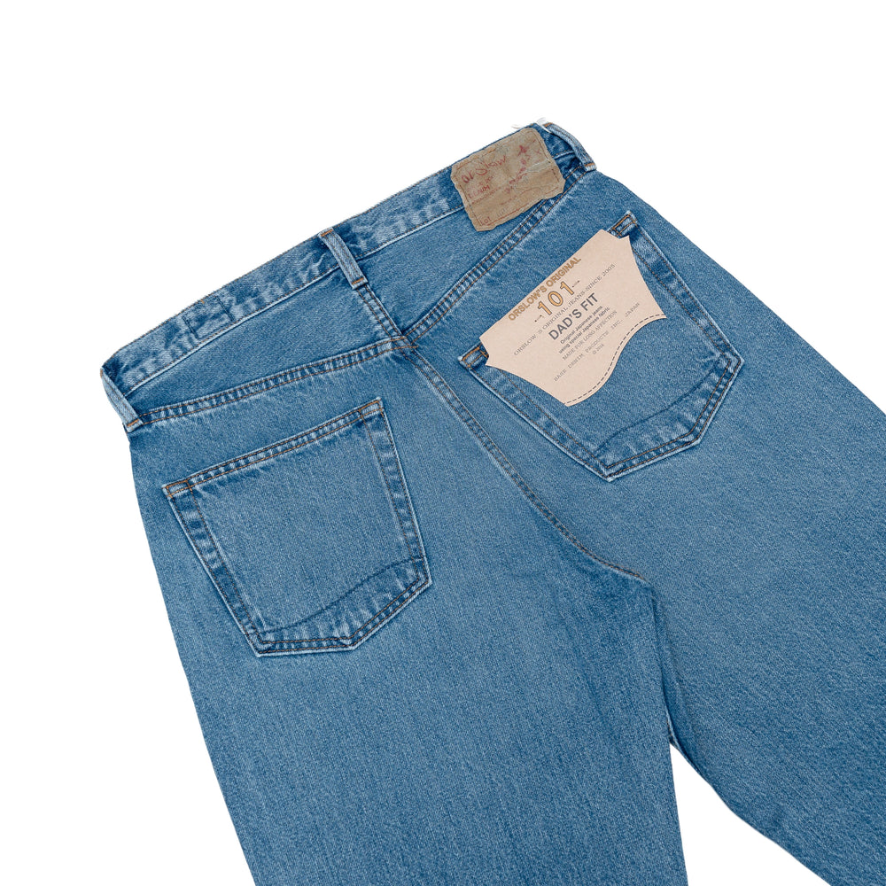 ภาพโคลสอัพรายละเอียดกระดุมและตะเข็บของกางเกง orSlow 101 Dad’s Fit Denim Used แสดงความประณีตของงานฝีมือและพื้นผ้าเดนิมที่ผ่านการฟอกให้ดูเป็นธรรมชาติ