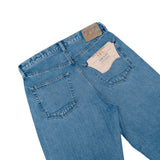 ภาพโคลสอัพรายละเอียดกระดุมและตะเข็บของกางเกง orSlow 101 Dad’s Fit Denim Used แสดงความประณีตของงานฝีมือและพื้นผ้าเดนิมที่ผ่านการฟอกให้ดูเป็นธรรมชาติ
