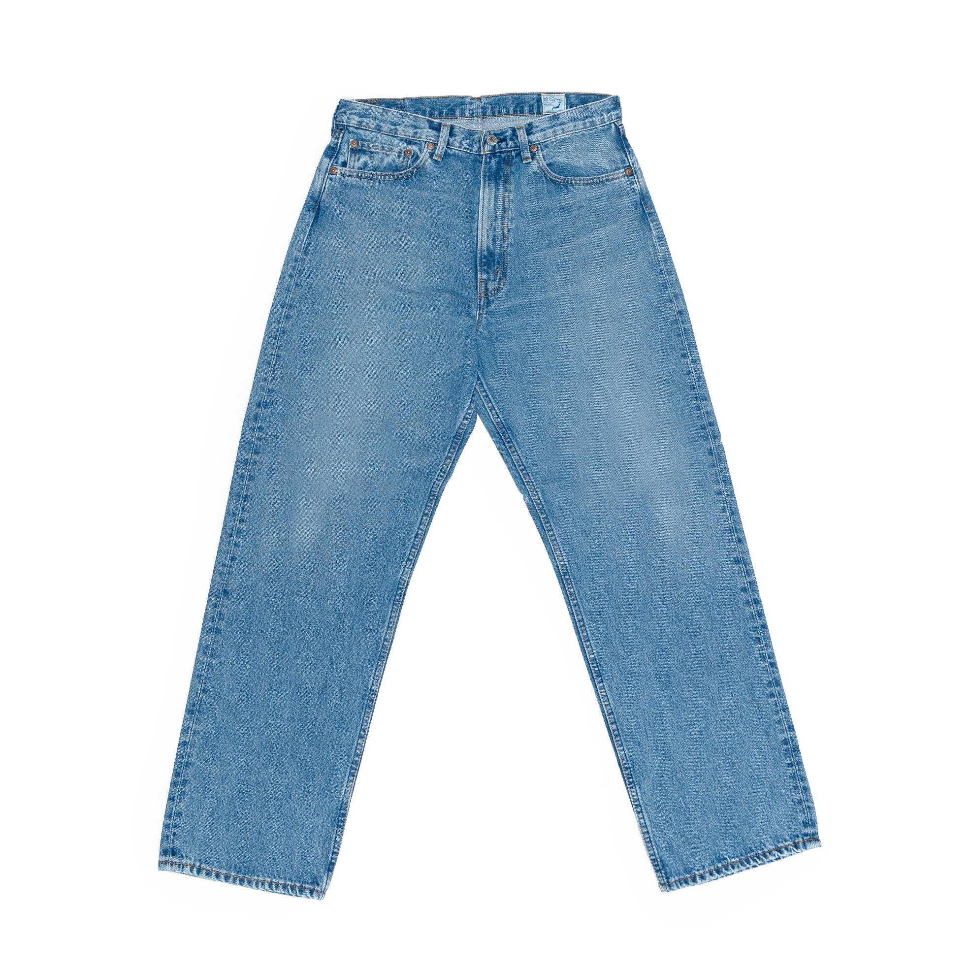 กางเกงยีนส์ orSlow 101 Dad’s Fit รุ่น Denim Used ผลิตในญี่ปุ่นจากผ้าเดนิมฟอกอ่อน โทนสีน้ำเงินเข้ม ทรงขาตรงสวมใส่สบาย พร้อมกระดุมโลหะและรายละเอียดเย็บคู่แบบคลาสสิก