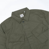 orSlow U.S. Army Tropical Jacket เผยลายทอแน่น น้ำหนักเบา ให้สัมผัสสบายและทนทาน เหมาะกับสภาพอากาศร้อนชื้นตามแบบเสื้อทหารเขตร้อนยุค 60s