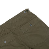 กระเป๋าหน้าและตะเข็บในกางเกง orSlow V5002 Herringbone Fatigue Pants สี Army Green แสดงดีเทลแบบ military ที่ลงตัวระหว่างความทนทาน