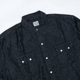 บริเวณปกเสื้อของ orSlow Denim Western Shirt สีดำ ผลิตในญี่ปุ่น ดีไซน์ทรง Western ที่โดดเด่นด้วยคอปกปลายแหลมและแนวตะเข็บคู่เย็บประณีต