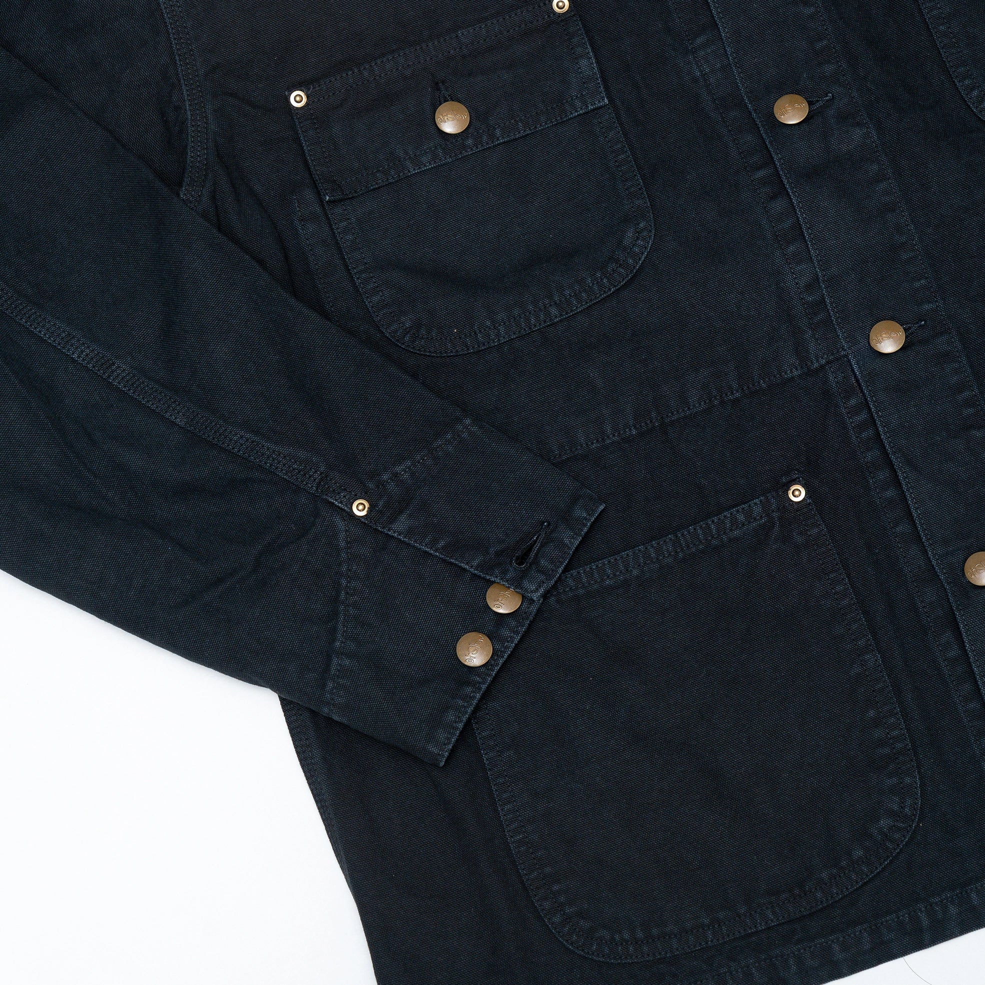 งานตัดเย็บและกระดุมของ orSlow Shawl Jacket สี Black สื่อถึงความประณีตและคุณภาพในแบบญี่ปุ่น