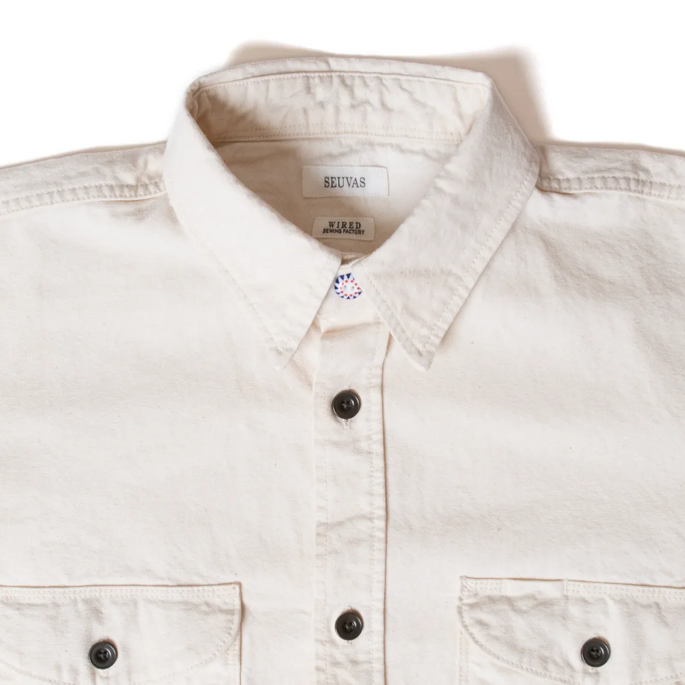 Close-up of structured collar and topstitching on Seuvas 8oz Canvas Flap Work Shirt in natural.