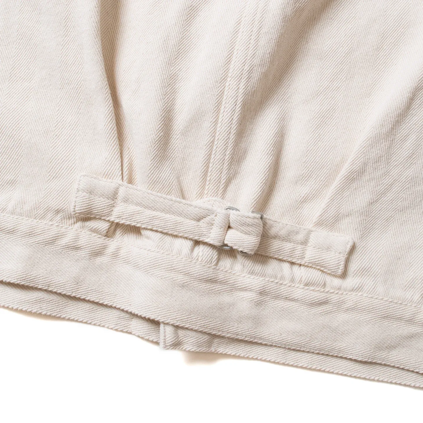 Close-up of cotton herringbone weave texture on Seuvas Herringbone Trucker Jacket in natural.