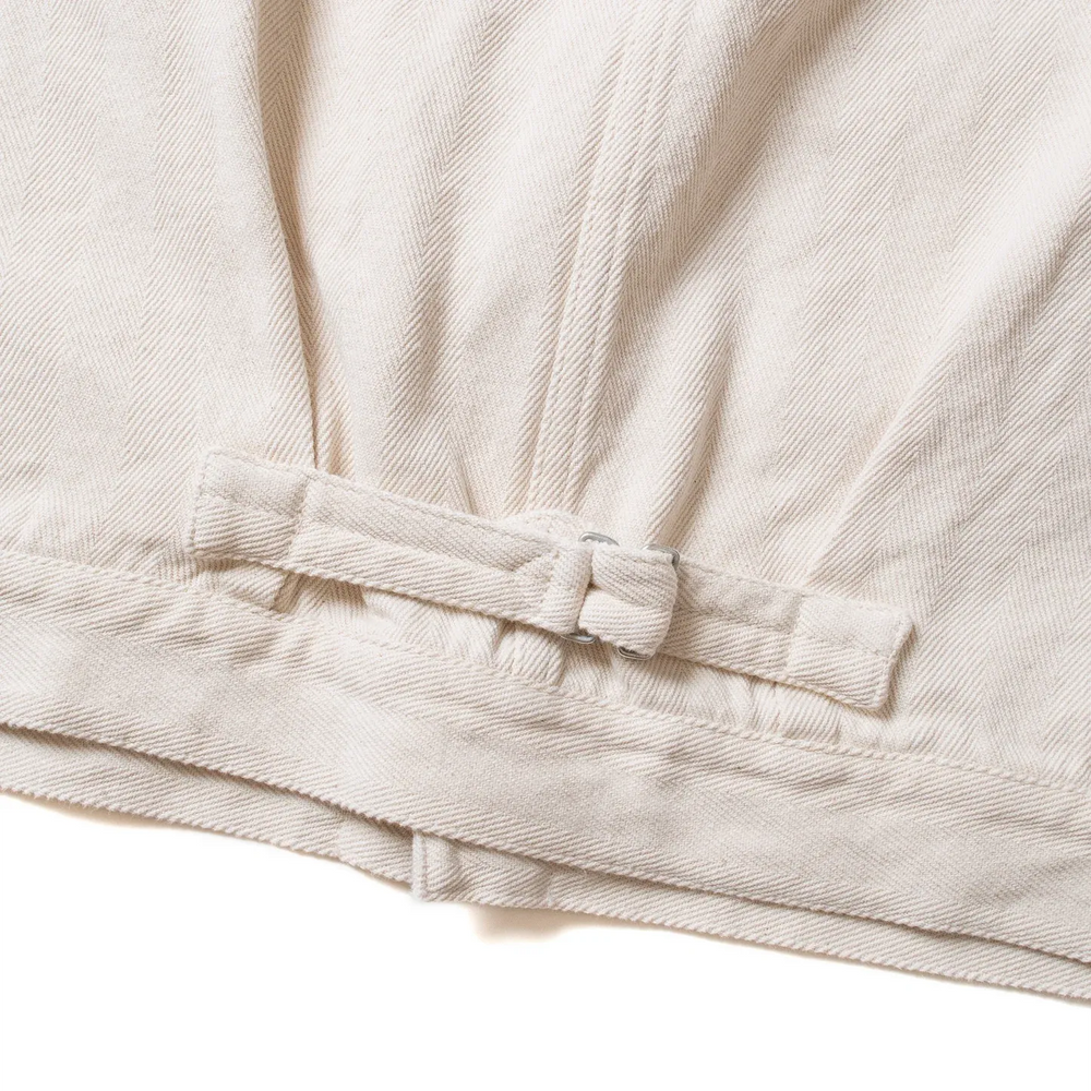 Close-up of cotton herringbone weave texture on Seuvas Herringbone Trucker Jacket in natural.