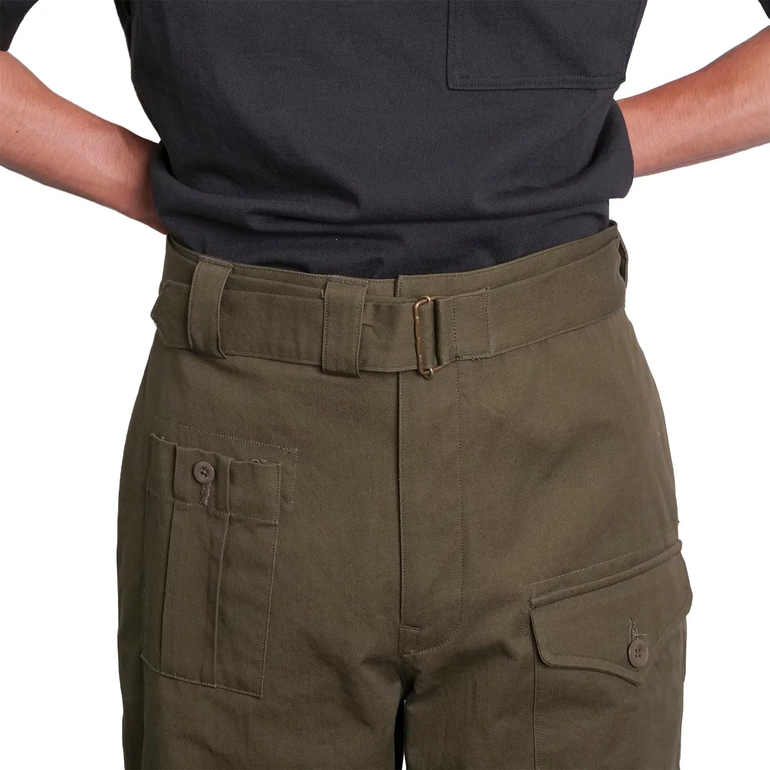 Waist detail of the Soundman Olson 534M-961B Trousers Olive Green showing waistband construction, belt loops, and fastening detail for Clothier & Sons.
