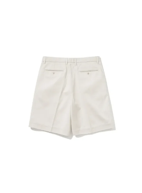 RENACTS Garment Washed Two Tuck Shorts Ivory – กางเกงขาสั้นทรงวินเทจ สีไอวอรี่ ผ้าฟอกสัมผัสนุ่ม ดีไซน์คลาสสิกสไตล์ Ivy League