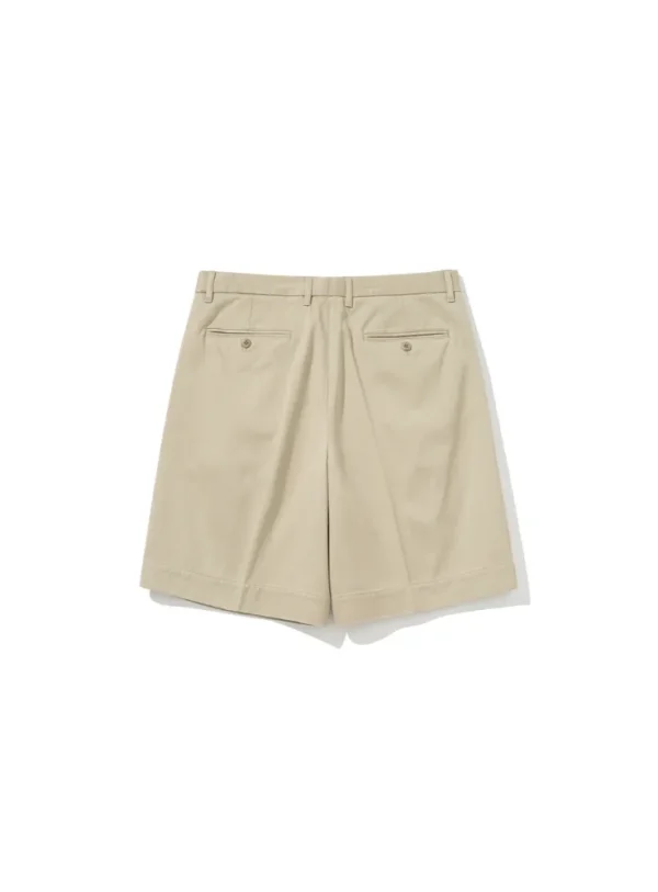 RENACTS Garment Washed Two Tuck Shorts Light Beige – กางเกงขาสั้นทรง Ivy Style สีเบจอ่อน ผ้าฟอกเนื้อสัมผัสนุ่ม สไตล์ทหารวินเทจ